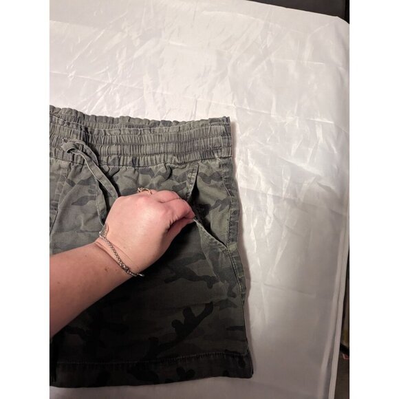 LOFT outlet Women's Size XL Faded Camo Tie Waist Shorts With Pockets - Picture 4 of 13